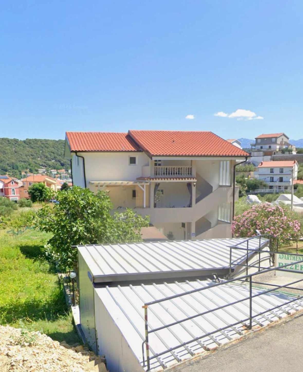 Apartments Rezek Супетарска-Драга Экстерьер фото