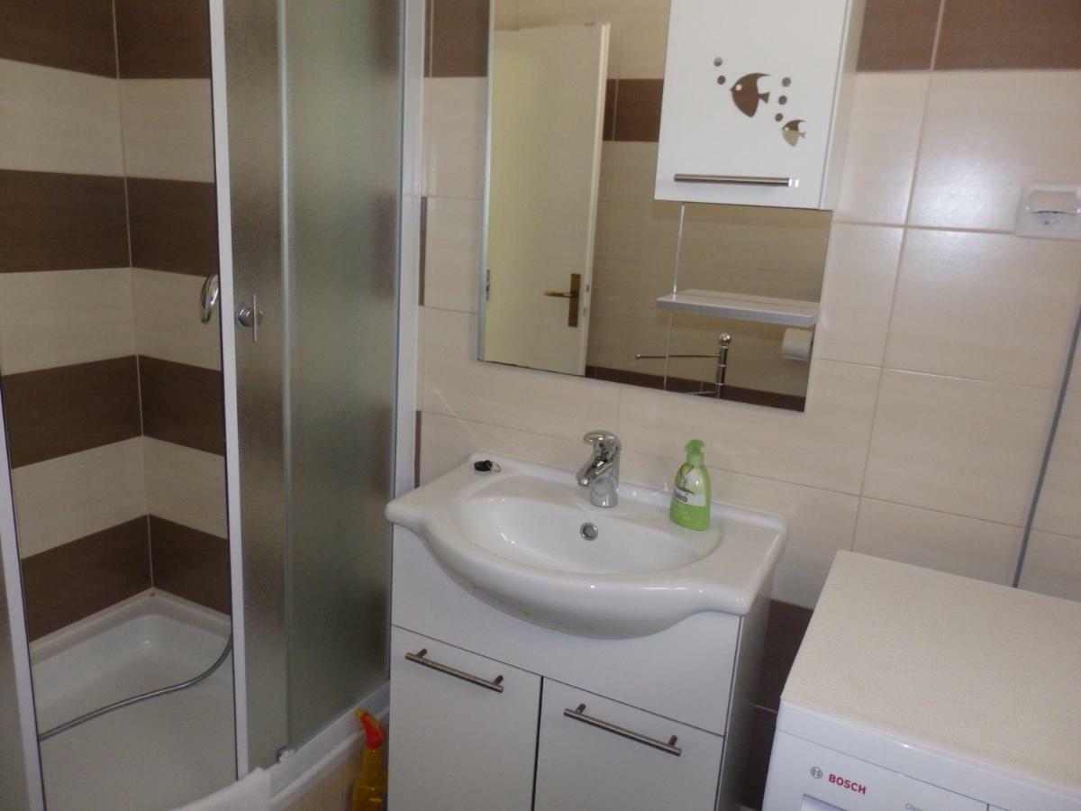 Apartments Rezek Супетарска-Драга Экстерьер фото